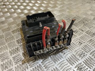 bontott VW GOLF V Biztosítéktábla Motortér