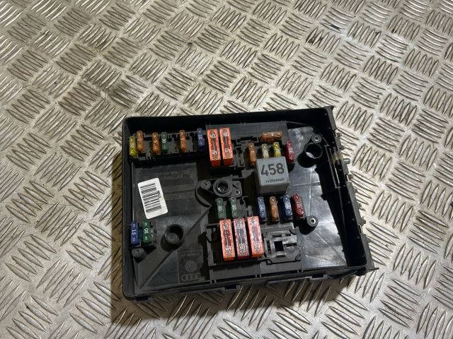 bontott VW GOLF V Biztosítéktábla Motortér