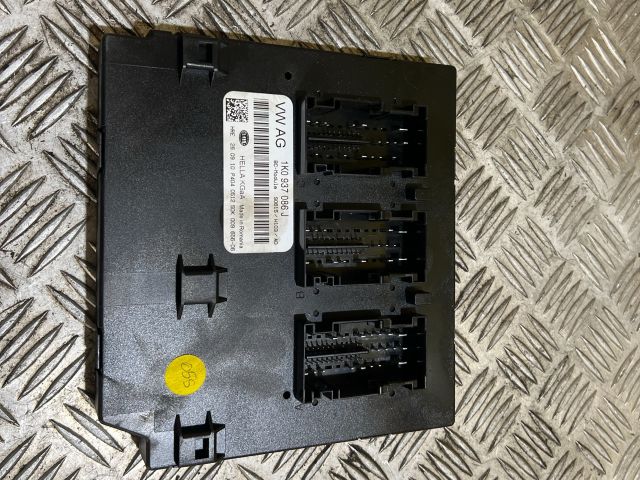 bontott VW GOLF V Biztosítéktábla Motortér