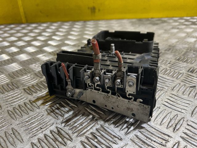 bontott VW GOLF V Biztosítéktábla Motortér