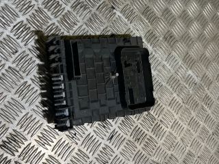 bontott VW GOLF V Biztosítéktábla Motortér