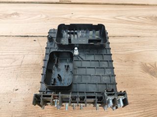 bontott VW GOLF V Biztosítéktábla Motortér