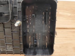 bontott VW GOLF V Biztosítéktábla Motortér