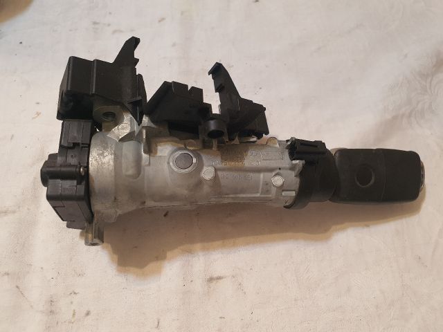 bontott VW GOLF V Gyújtáskapcsoló Házzal