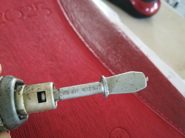 bontott VW GOLF V Gyújtáskapcsoló Házzal