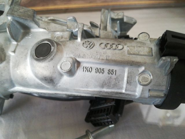 bontott VW GOLF V Gyújtáskapcsoló Házzal