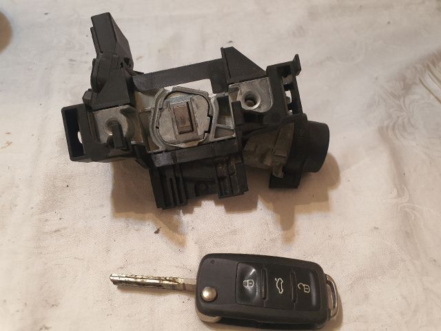 bontott VW GOLF V Gyújtáskapcsoló Házzal