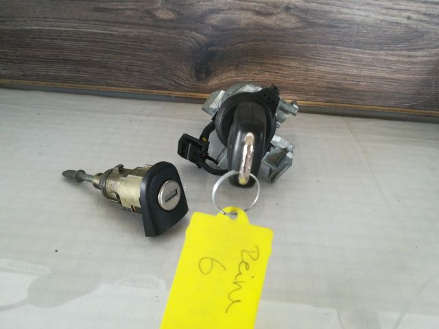 bontott VW GOLF V Gyújtáskapcsoló Házzal