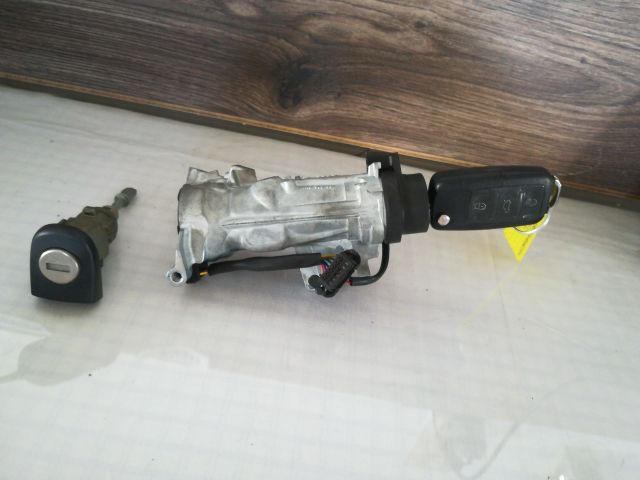 bontott VW GOLF V Gyújtáskapcsoló Házzal