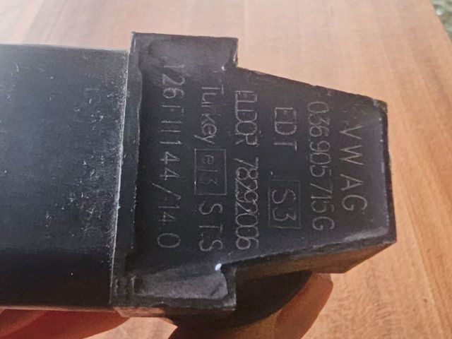 bontott VW GOLF V Gyújtótrafó