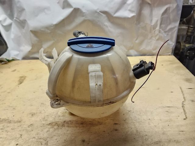 bontott VW GOLF V Kiegyenlítő Tartály