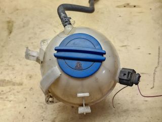 bontott VW GOLF V Kiegyenlítő Tartály