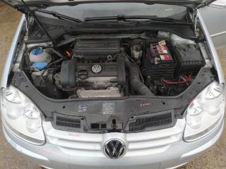 bontott VW GOLF V Motor (Fűzött blokk hengerfejjel)