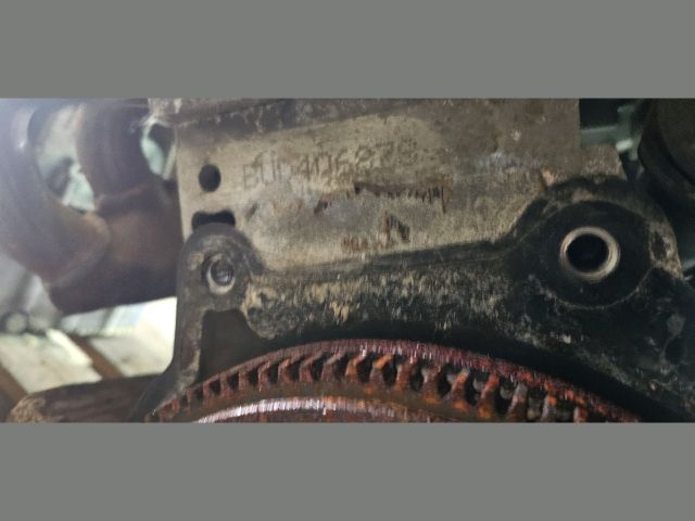 bontott VW GOLF V Motor (Fűzött blokk hengerfejjel)