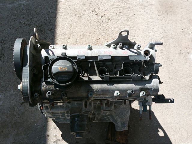 bontott VW GOLF V Motor (Fűzött blokk hengerfejjel)