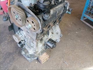 bontott VW GOLF V Motor (Fűzött blokk hengerfejjel)
