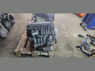 bontott VW GOLF V Motor (Fűzött blokk hengerfejjel)