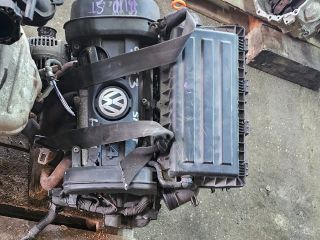 bontott VW GOLF V Motor (Fűzött blokk hengerfejjel)