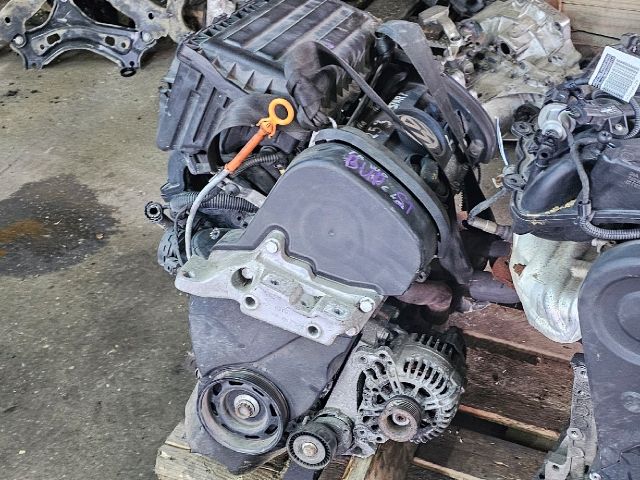 bontott VW GOLF V Motor (Fűzött blokk hengerfejjel)