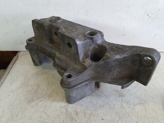 bontott VW GOLF V Motor Tartó Bak (Fém)