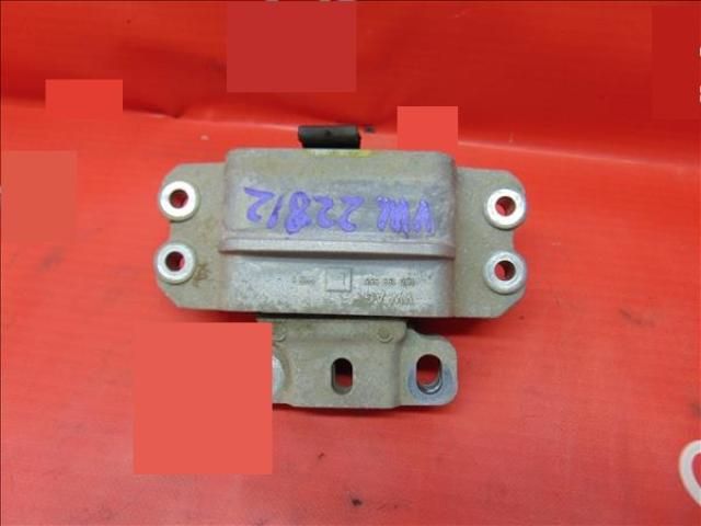 bontott VW GOLF V Motor Tartó Bak (Fém)