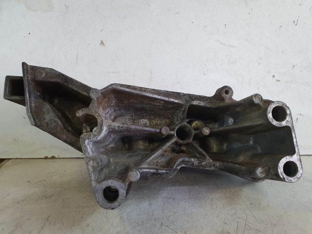 bontott VW GOLF V Motor Tartó Bak (Fém)