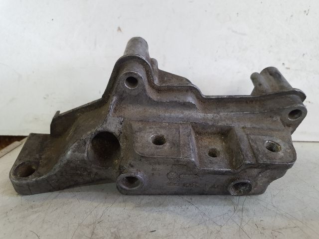 bontott VW GOLF V Motor Tartó Bak (Fém)
