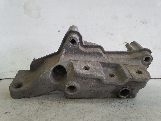 bontott VW GOLF V Motor Tartó Bak (Fém)