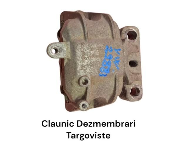 bontott VW GOLF V Motor Tartó Bak (Fém)