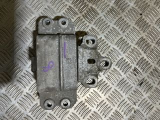 bontott VW GOLF V Motor Tartó Bak (Fém)