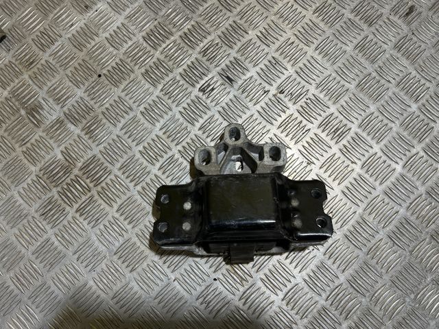 bontott VW GOLF V Motor Tartó Bak (Fém)