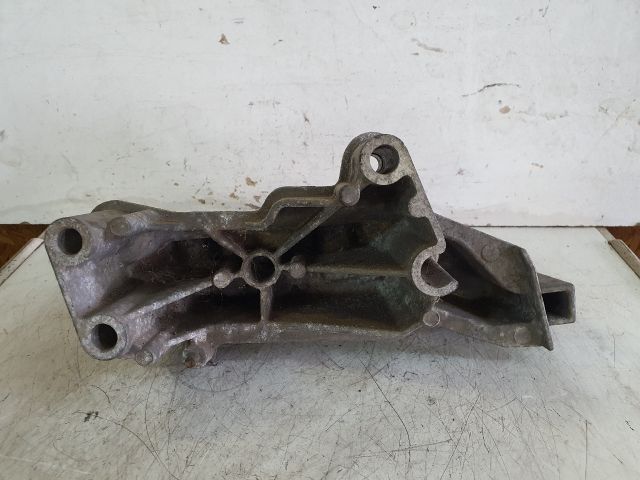 bontott VW GOLF V Motor Tartó Bak (Fém)