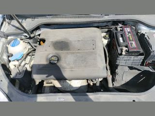 bontott VW GOLF V Motor Tartó Bak (Fém)