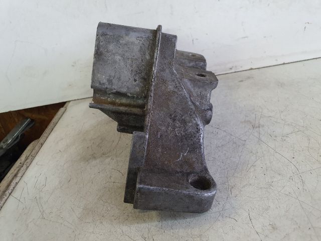 bontott VW GOLF V Motor Tartó Bak (Fém)