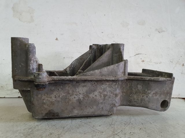 bontott VW GOLF V Motor Tartó Bak (Fém)