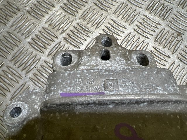 bontott VW GOLF V Motor Tartó Bak (Fém)