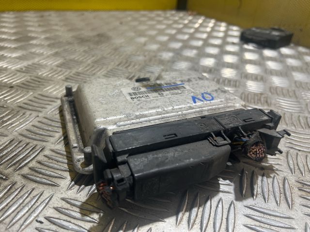 bontott VW GOLF V Motorvezérlő