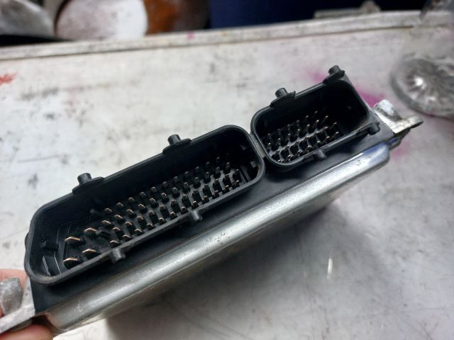 bontott VW GOLF V Motorvezérlő