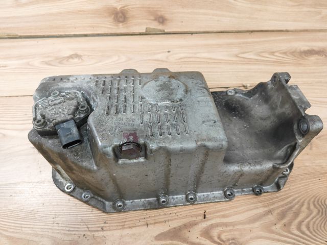 bontott VW GOLF V Olajteknő