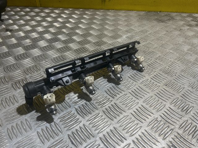 bontott VW GOLF V Porlasztó Sor / Híd