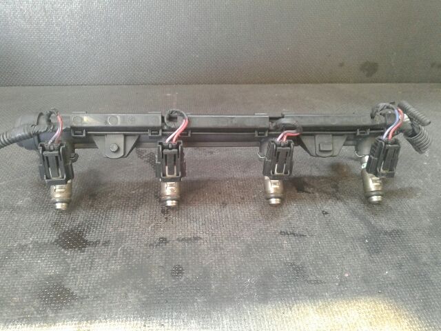 bontott VW GOLF V Porlasztó Sor / Híd