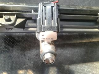 bontott VW GOLF V Porlasztó Sor / Híd