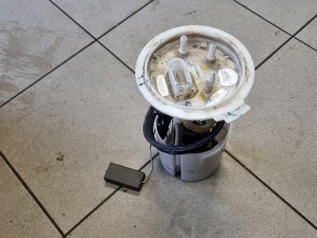 bontott VW GOLF V Üzemanyag Szivattyú