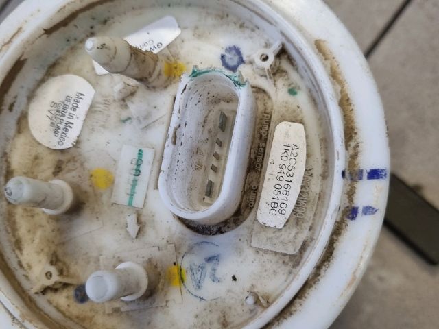 bontott VW GOLF V Üzemanyag Szivattyú