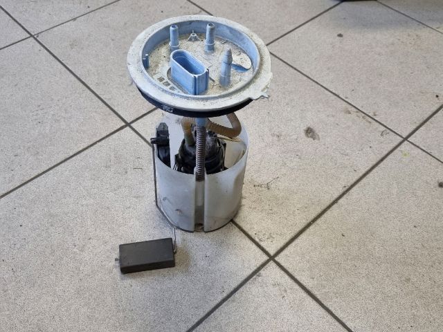 bontott VW GOLF V Üzemanyag Szivattyú