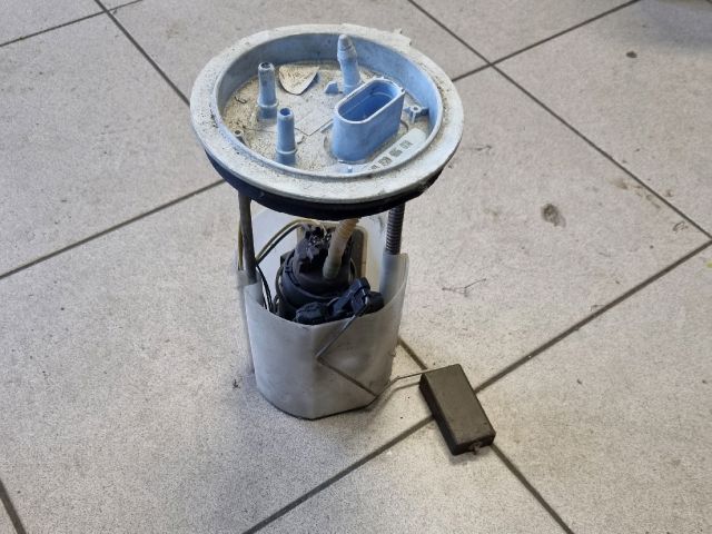 bontott VW GOLF V Üzemanyag Szivattyú