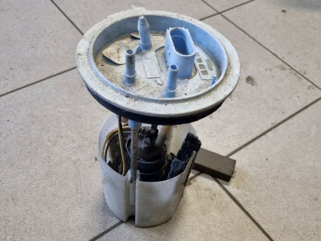 bontott VW GOLF V Üzemanyag Szivattyú