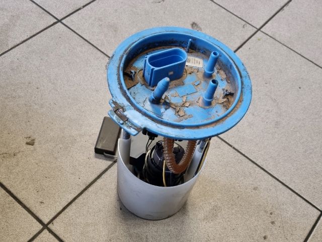 bontott VW GOLF V Üzemanyag Szivattyú