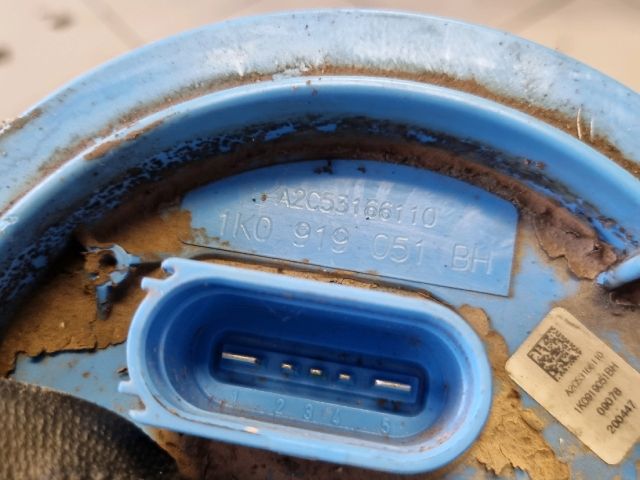 bontott VW GOLF V Üzemanyag Szivattyú