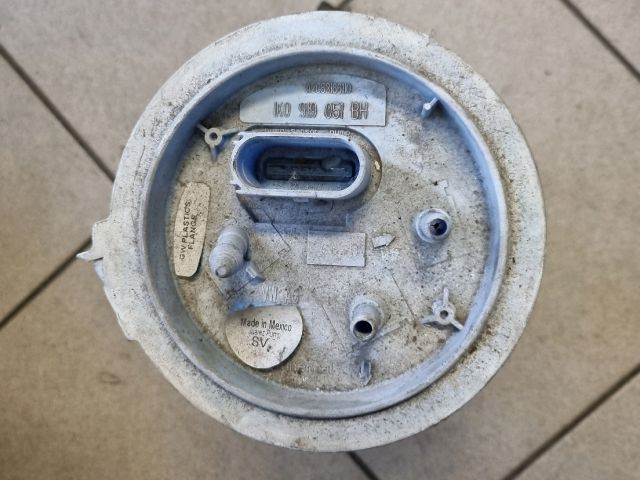 bontott VW GOLF V Üzemanyag Szivattyú